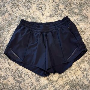 Lululemon Hotty Hot short in navy size 4 (High Rise lined short 4”)